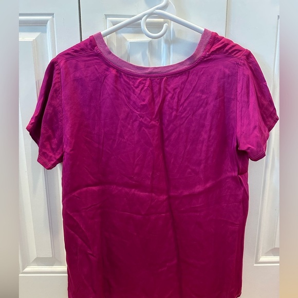 NATION LTD JUNE V NECK TEE Magenta size M NWT - Picture 2 of 2